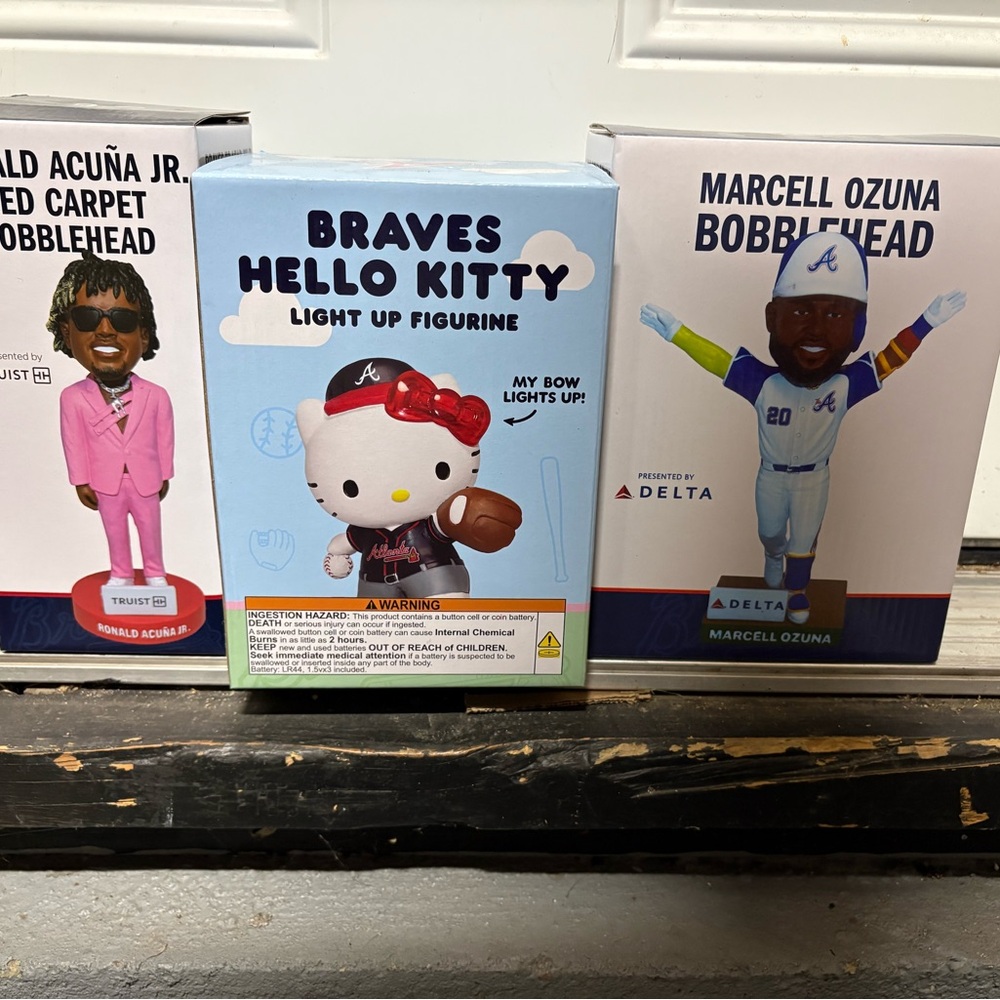 Braves Hello Kitty Light Up  2025 Atlanta braves Bobblehead lot of 3